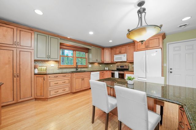 1406 W Lincoln Road, Mchenry, IL 60051