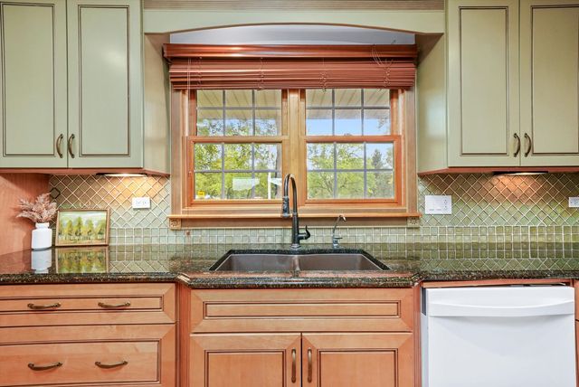 1406 W Lincoln Road, Mchenry, IL 60051