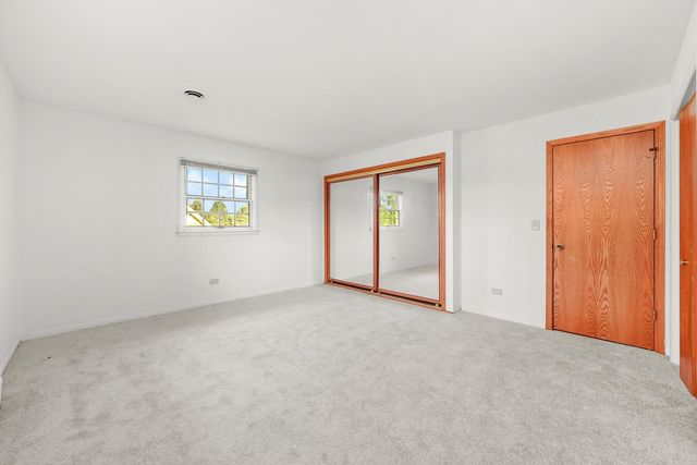 1406 W Lincoln Road, Mchenry, IL 60051