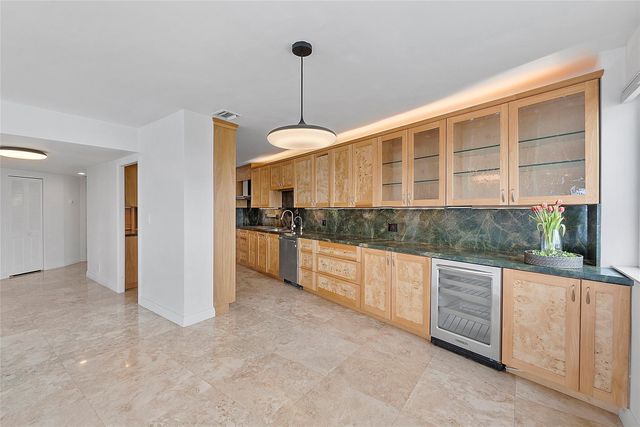 3000 Holiday Drive 1801, Fort Lauderdale, FL 33316