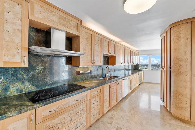 3000 Holiday Drive 1801, Fort Lauderdale, FL 33316