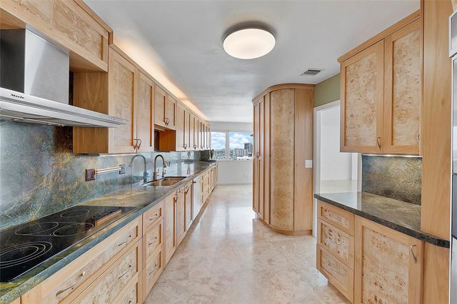 3000 Holiday Drive 1801, Fort Lauderdale, FL 33316