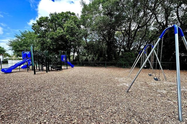 1952 Carriage Brooke Drive, Wellington, FL 33414