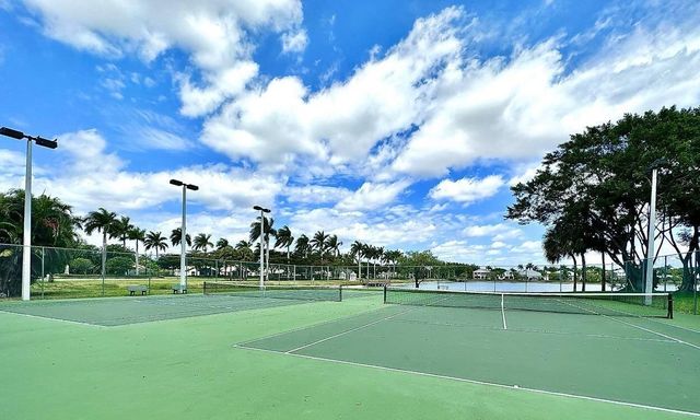 1952 Carriage Brooke Drive, Wellington, FL 33414