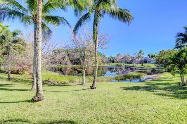 1952 Carriage Brooke Drive, Wellington, FL 33414