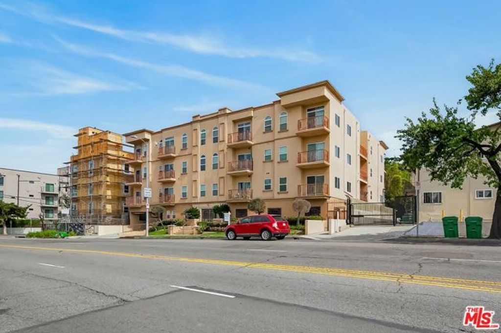 956 S Wilton Place 201, Los Angeles, CA 90019