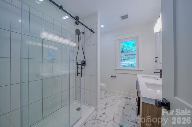26 Henrietta Street, Asheville, NC 28801