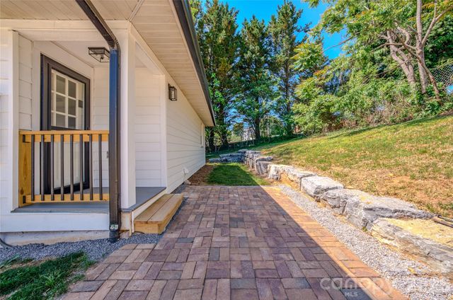 26 Henrietta Street, Asheville, NC 28801