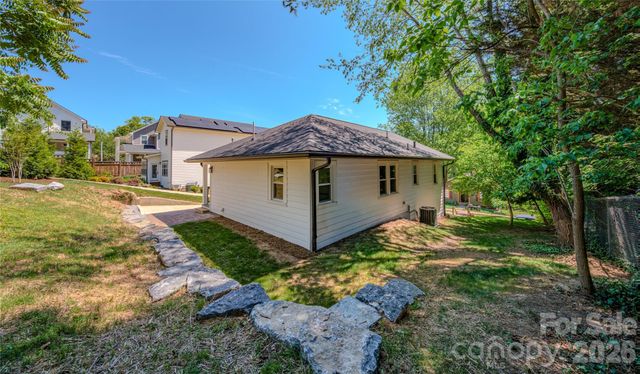 26 Henrietta Street, Asheville, NC 28801
