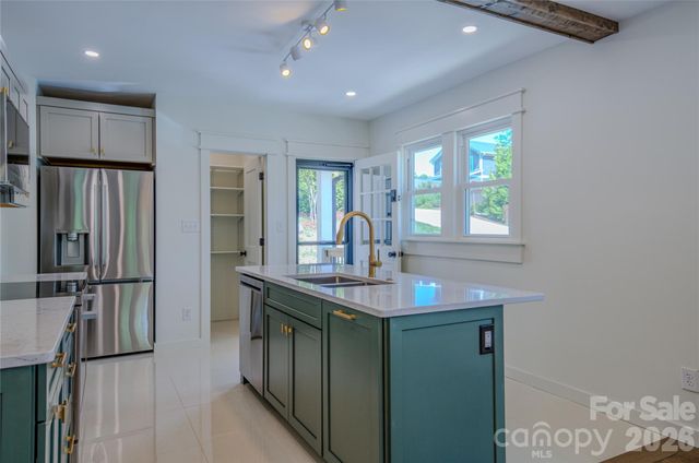 26 Henrietta Street, Asheville, NC 28801