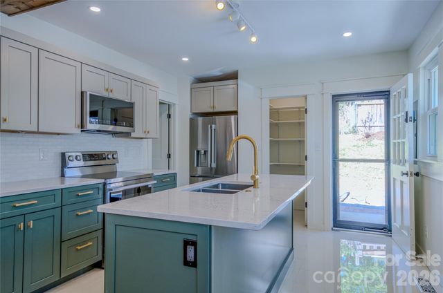 26 Henrietta Street, Asheville, NC 28801