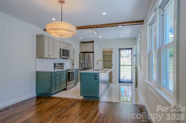 26 Henrietta Street, Asheville, NC 28801