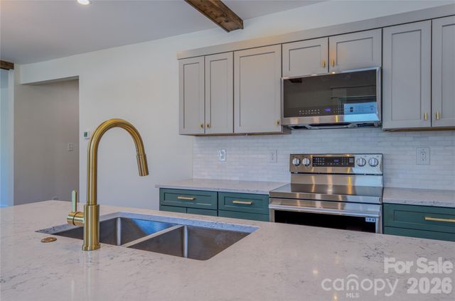 26 Henrietta Street, Asheville, NC 28801