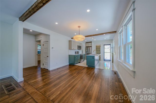 26 Henrietta Street, Asheville, NC 28801