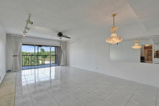 4100 TIVOLI Court 304, Lake Worth, FL 33467