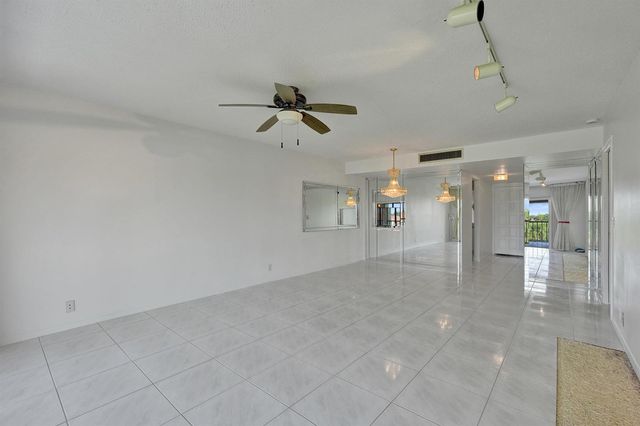 4100 TIVOLI Court 304, Lake Worth, FL 33467