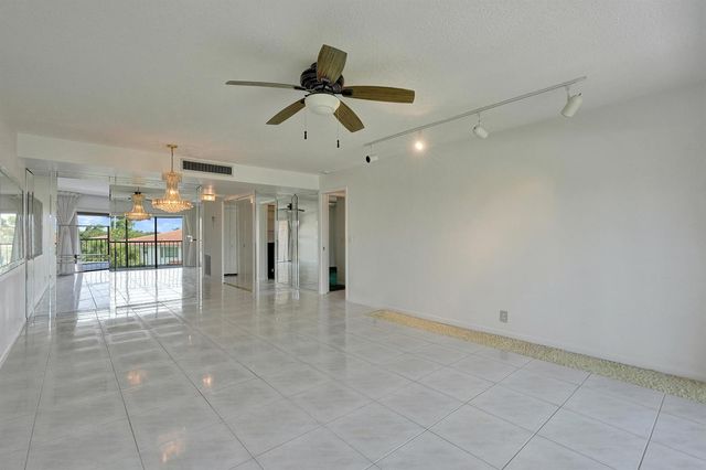 4100 TIVOLI Court 304, Lake Worth, FL 33467
