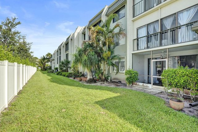 4100 TIVOLI Court 304, Lake Worth, FL 33467
