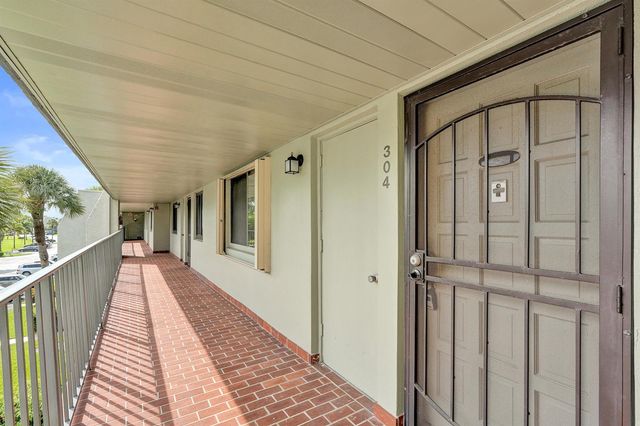 4100 TIVOLI Court 304, Lake Worth, FL 33467