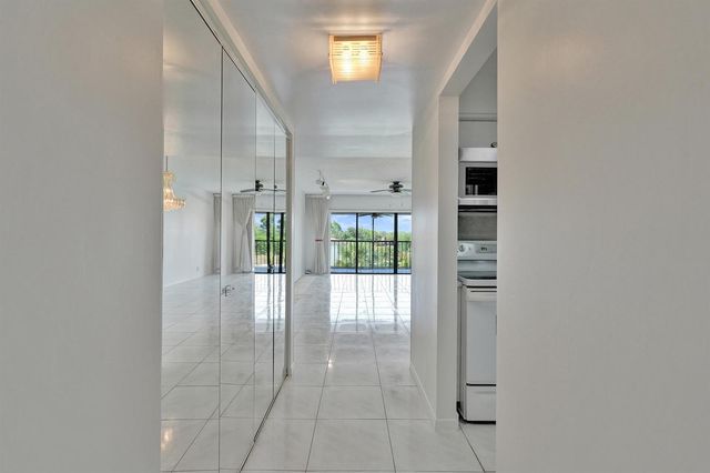 4100 TIVOLI Court 304, Lake Worth, FL 33467