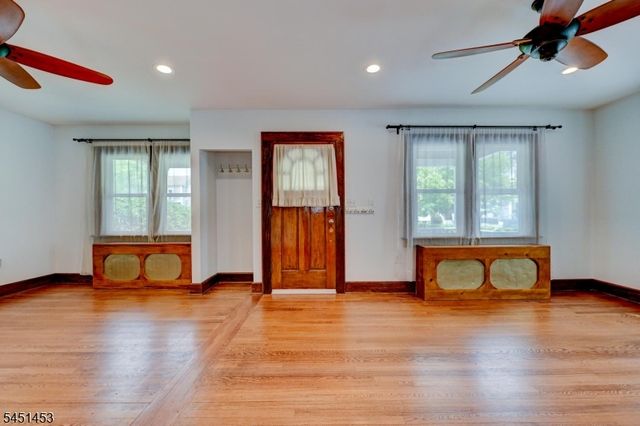 131 Grove St, North Plainfield Boro, NJ 07060
