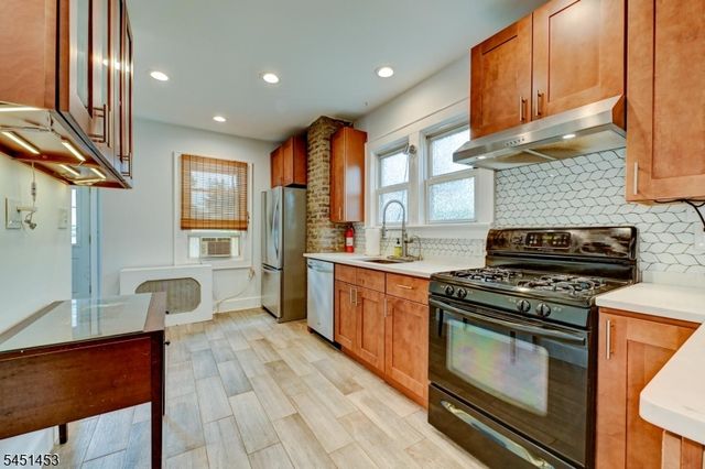 131 Grove St, North Plainfield Boro, NJ 07060