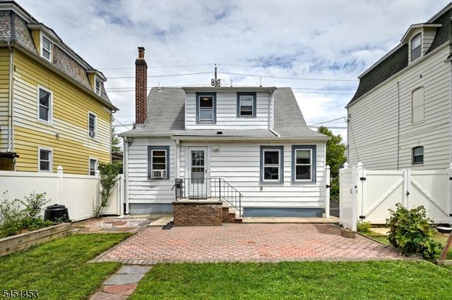 131 Grove St, North Plainfield Boro, NJ 07060