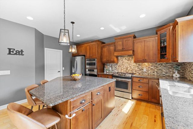 3471 Ridgestone Circle, Woodbury, MN 55129
