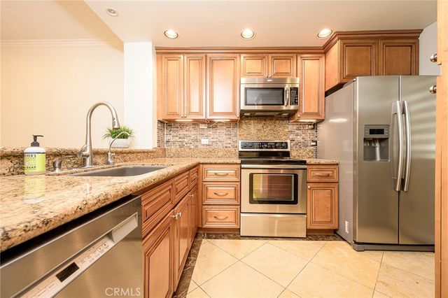 2233 Martin 311, Irvine, CA 92612