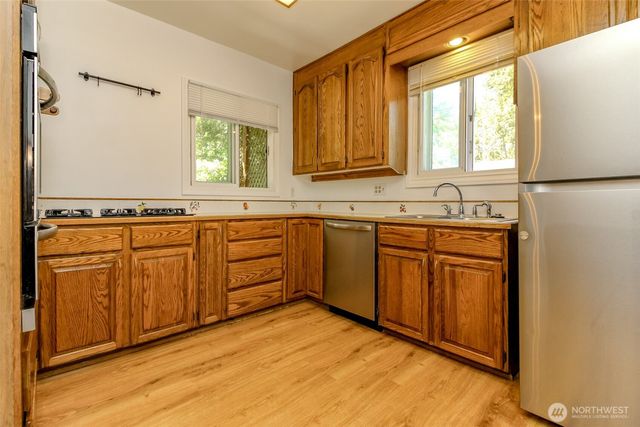 10082 Des Moines Memorial Drive S, Seattle, WA 98168