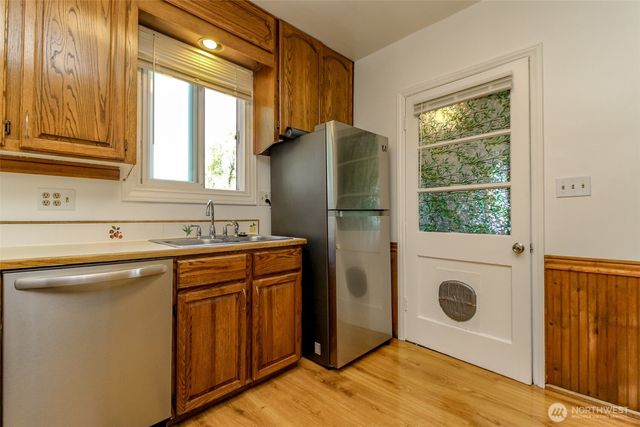10082 Des Moines Memorial Drive S, Seattle, WA 98168