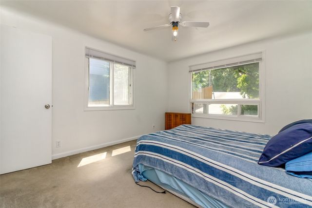 10082 Des Moines Memorial Drive S, Seattle, WA 98168