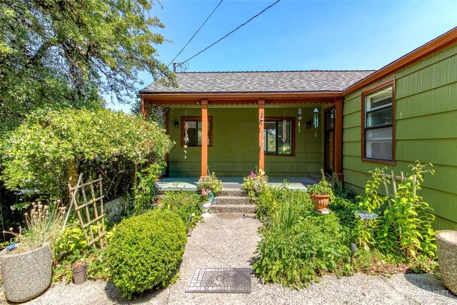 10082 Des Moines Memorial Drive S, Seattle, WA 98168