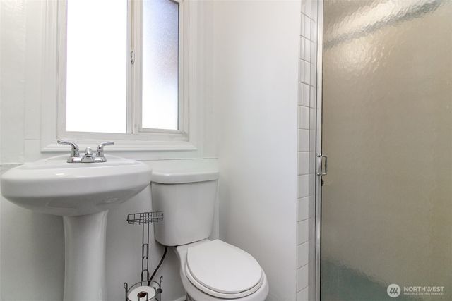 10082 Des Moines Memorial Drive S, Seattle, WA 98168