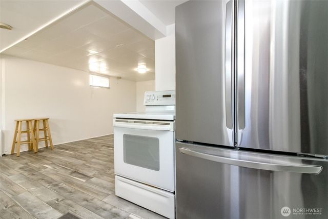 10082 Des Moines Memorial Drive S, Seattle, WA 98168