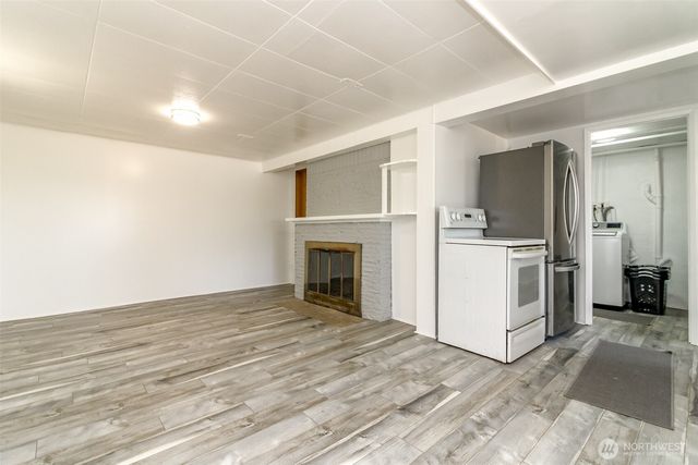 10082 Des Moines Memorial Drive S, Seattle, WA 98168