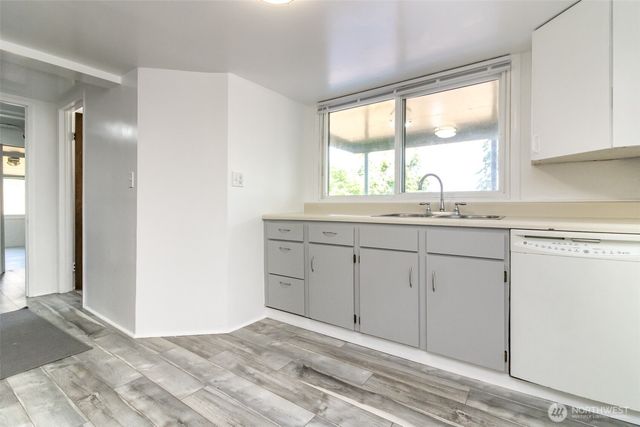 10082 Des Moines Memorial Drive S, Seattle, WA 98168