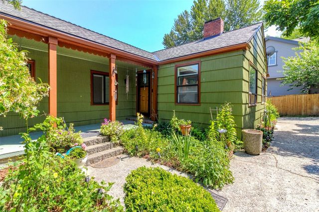 10082 Des Moines Memorial Drive S, Seattle, WA 98168