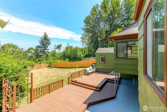 10082 Des Moines Memorial Drive S, Seattle, WA 98168