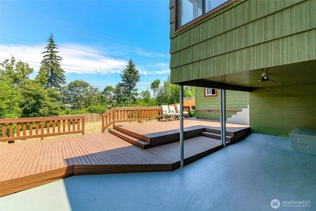 10082 Des Moines Memorial Drive S, Seattle, WA 98168