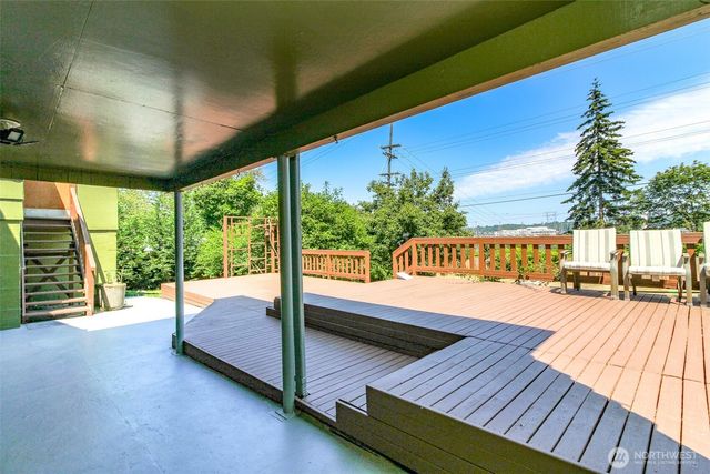 10082 Des Moines Memorial Drive S, Seattle, WA 98168