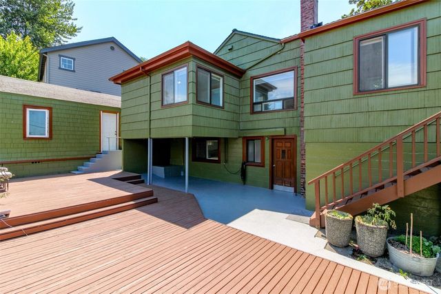 10082 Des Moines Memorial Drive S, Seattle, WA 98168
