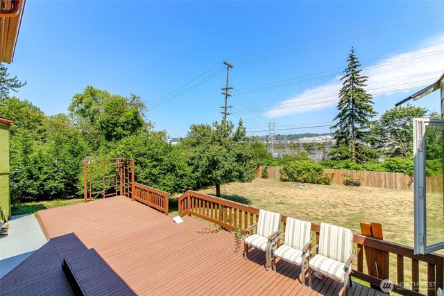 10082 Des Moines Memorial Drive S, Seattle, WA 98168