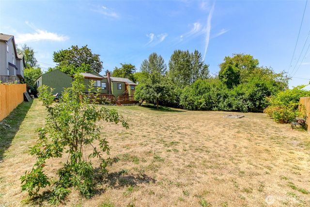 10082 Des Moines Memorial Drive S, Seattle, WA 98168