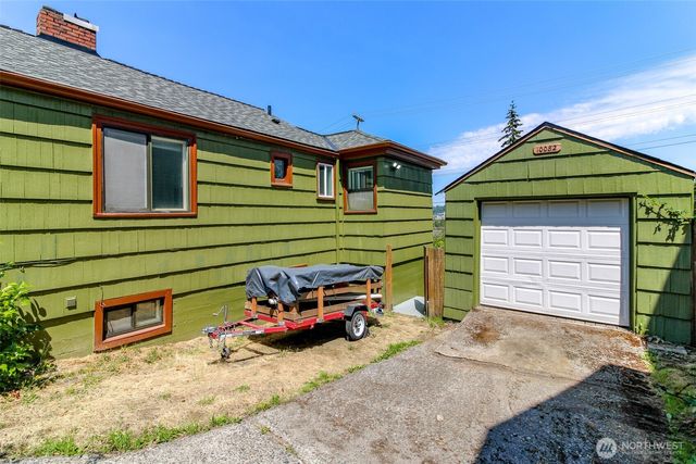 10082 Des Moines Memorial Drive S, Seattle, WA 98168
