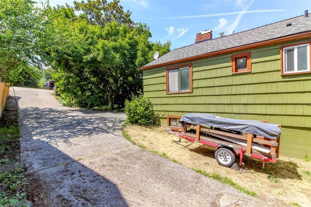 10082 Des Moines Memorial Drive S, Seattle, WA 98168