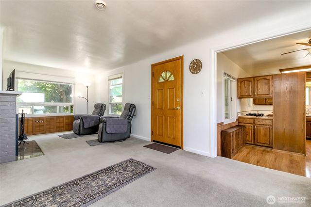 10082 Des Moines Memorial Drive S, Seattle, WA 98168