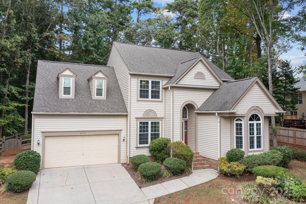 6913 Buckspring Lane, Charlotte, NC 28269
