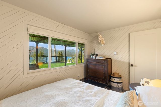 19748 NW Stavis Bay Road, Seabeck, WA 98380