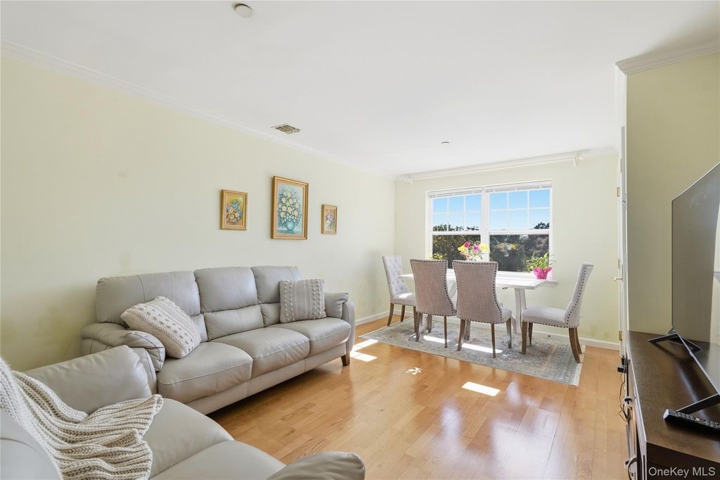 300 Woodcrest Lane 329, Mount Kisco, NY 10549 — photo 3